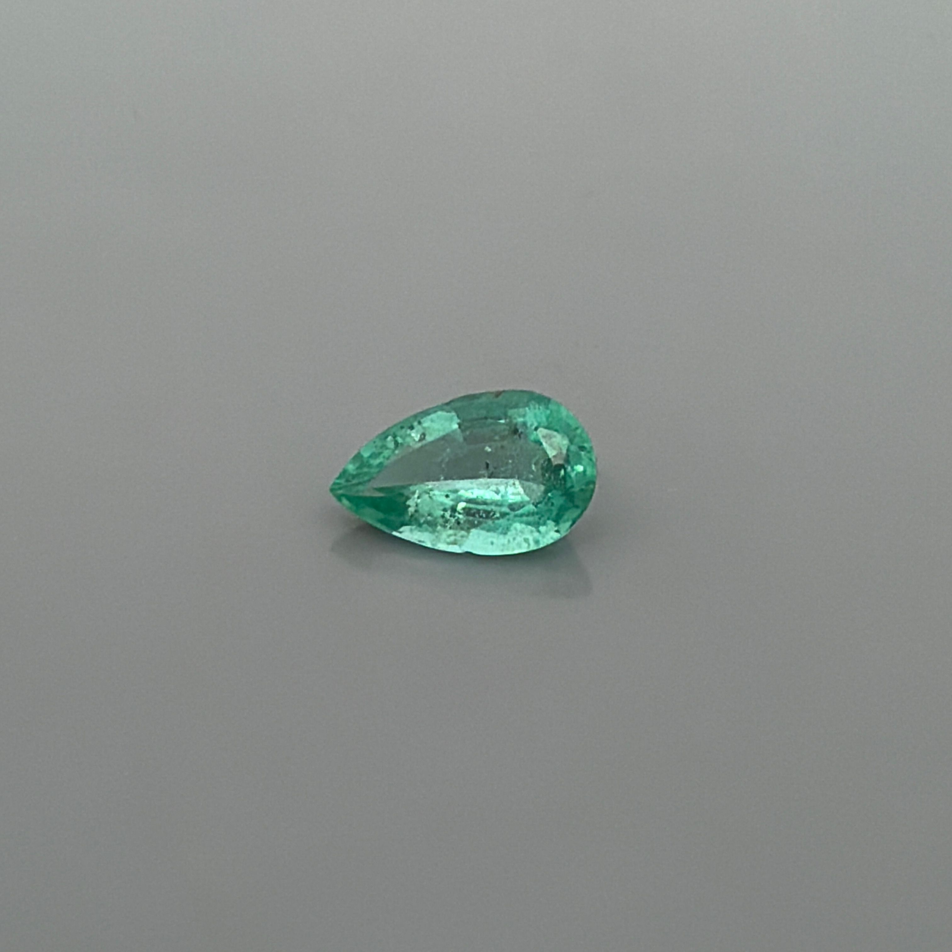 0.89ct EMERALD
