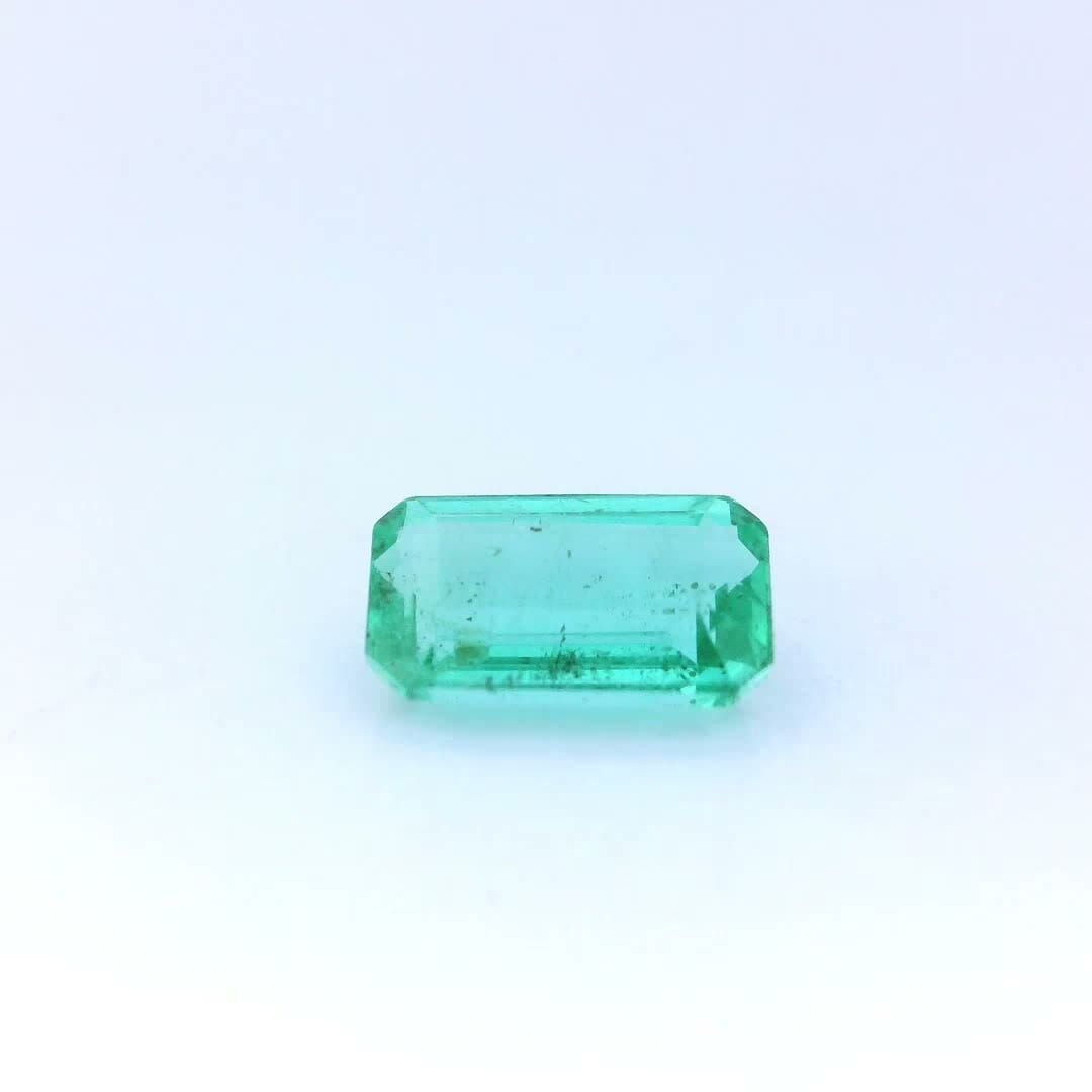 0.95ct EMERALD