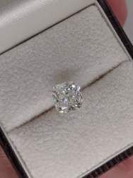 Diamant 3,01 ct · naturel · coussin