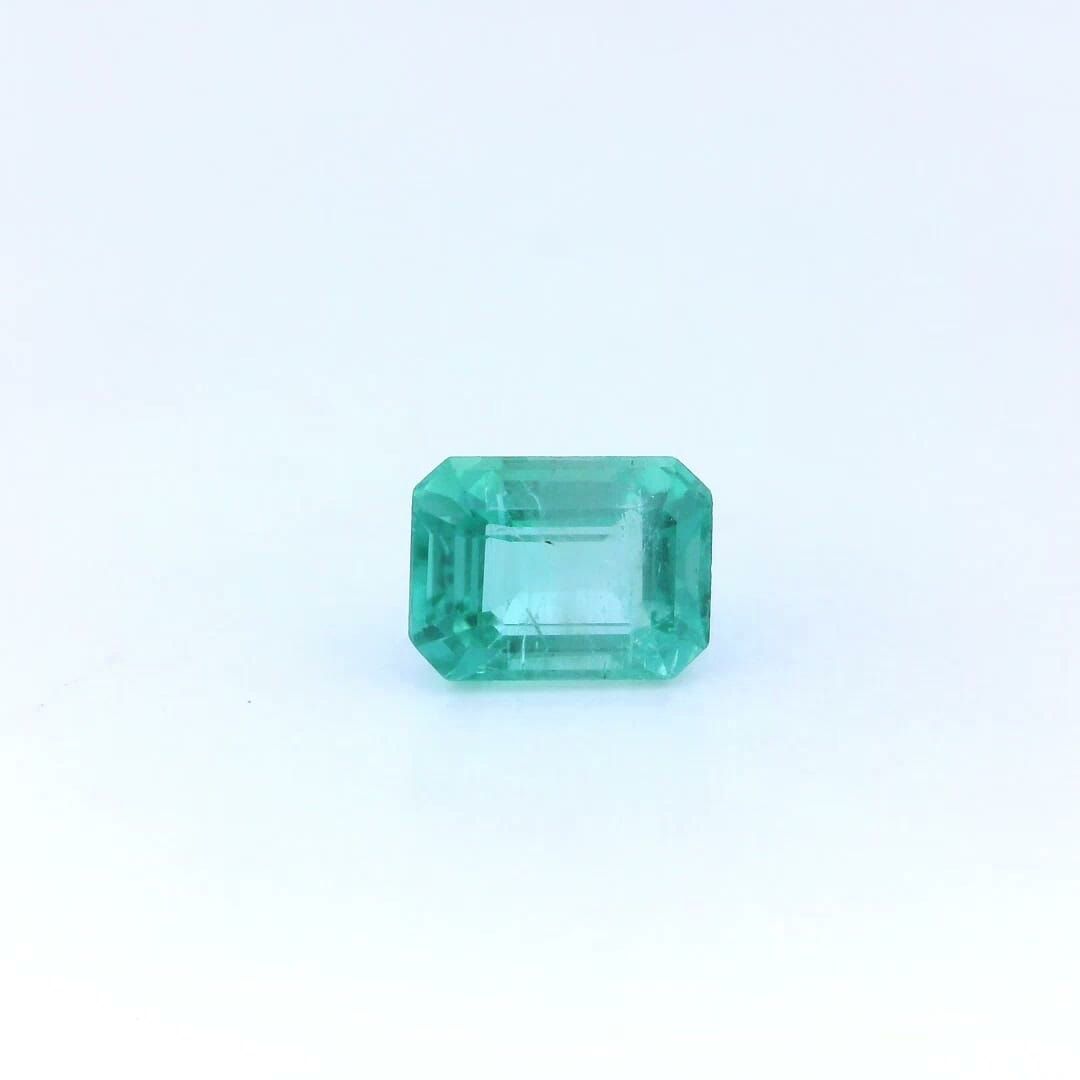 0.97ct EMERALD