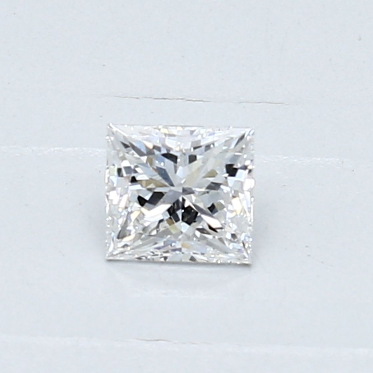 0,32 ct Diament naturalny w szlifie księżniczki