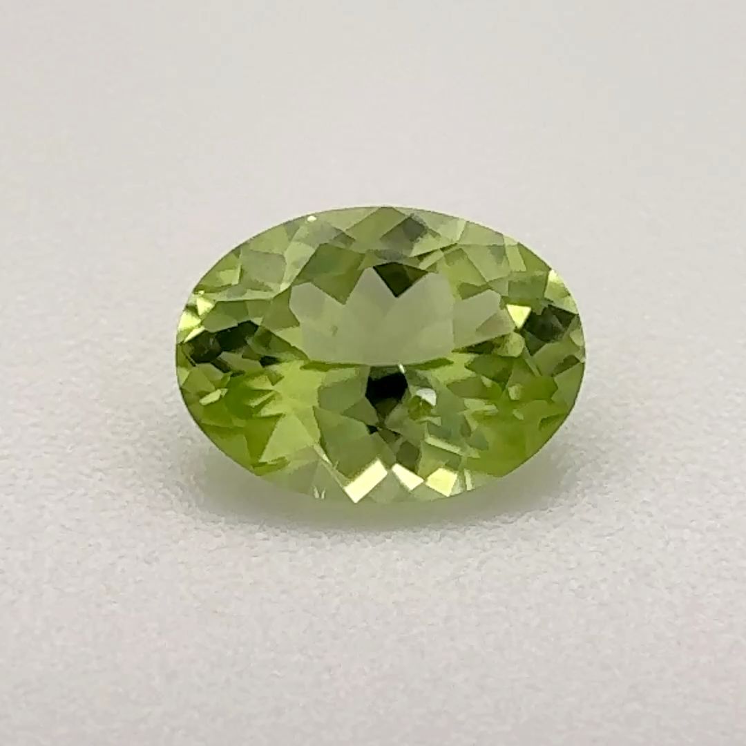 Certified Peridot Oval 0.74 ct gemstone, Green