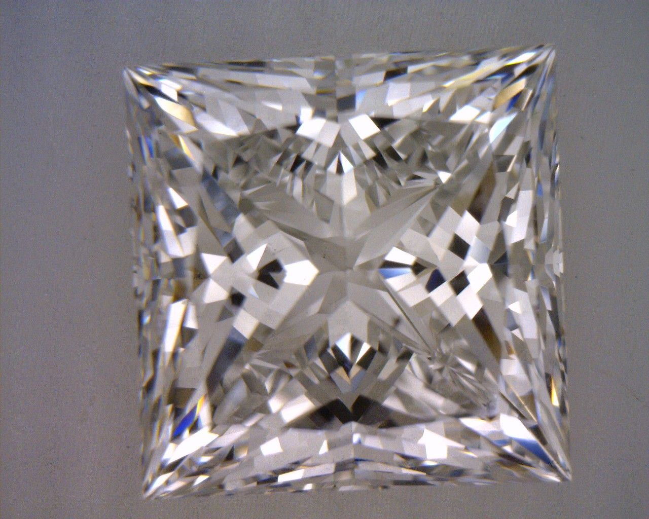 3,02 ct Diament naturalny w szlifie księżniczki