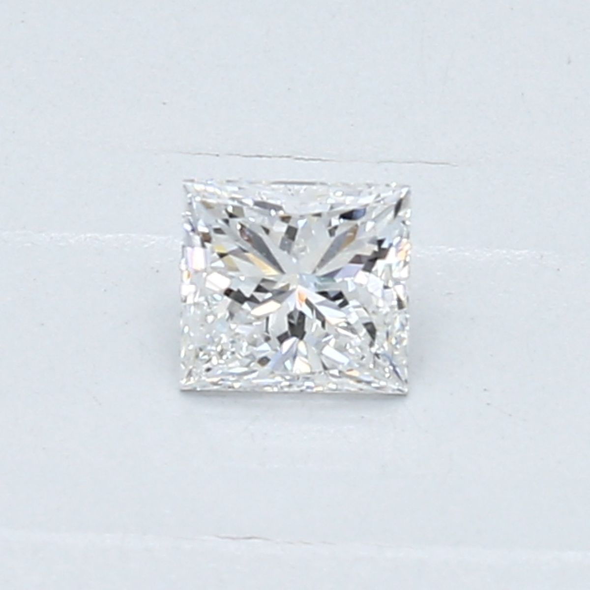 0,32 ct Diament naturalny w szlifie księżniczki