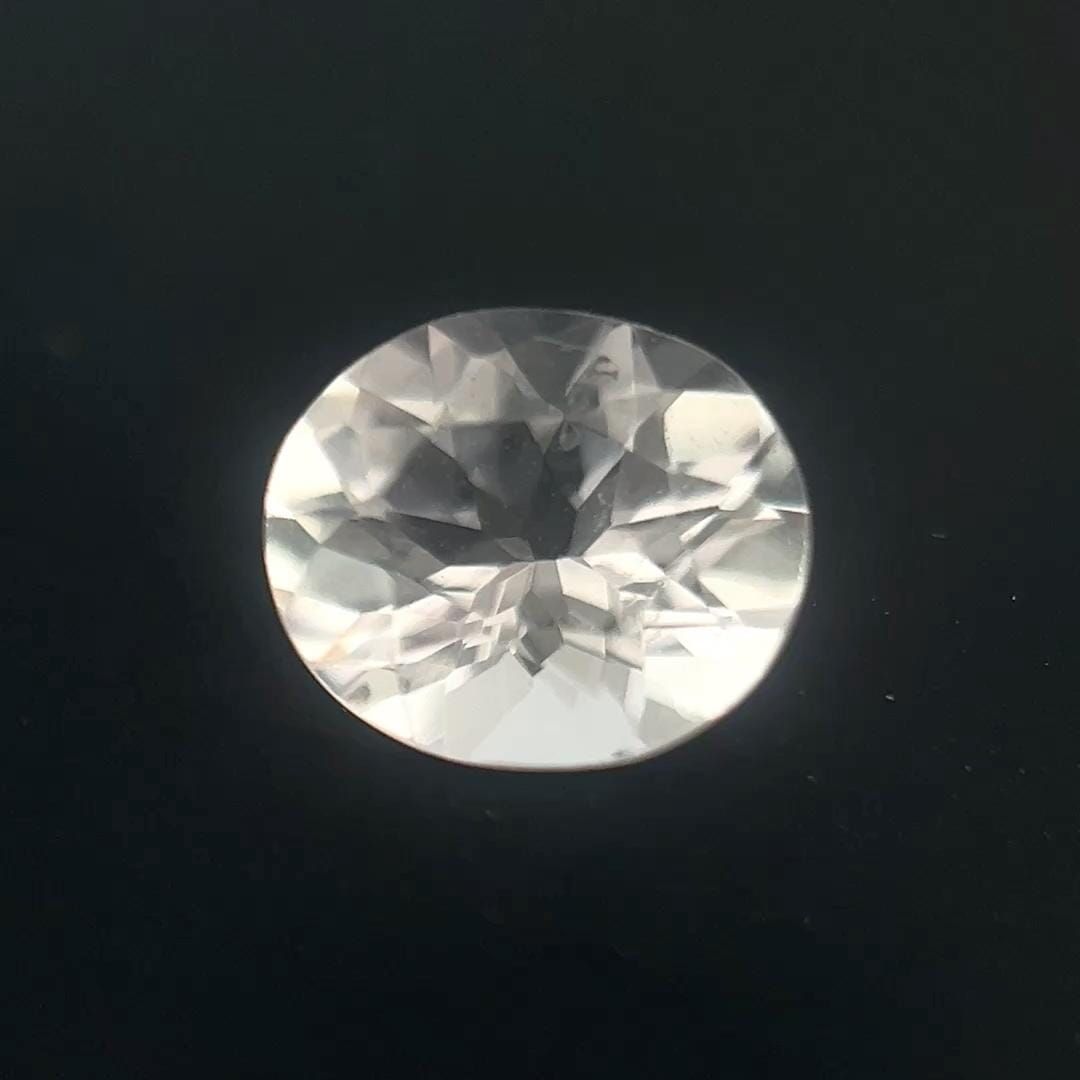 Certified Morganite Oval 0.71 ct gemstone, Pink