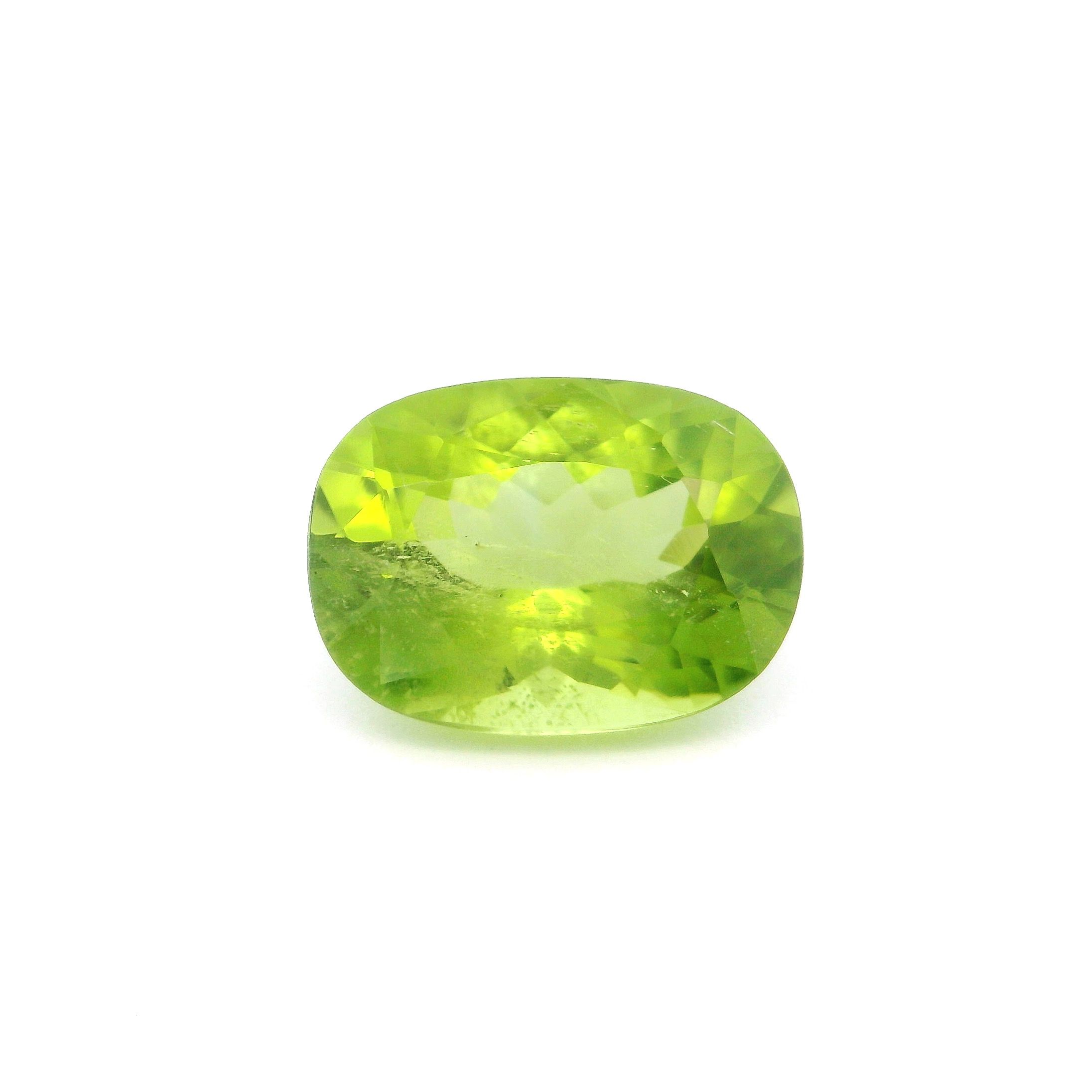 Certified Peridot Oval 2.66 ct gemstone, Green