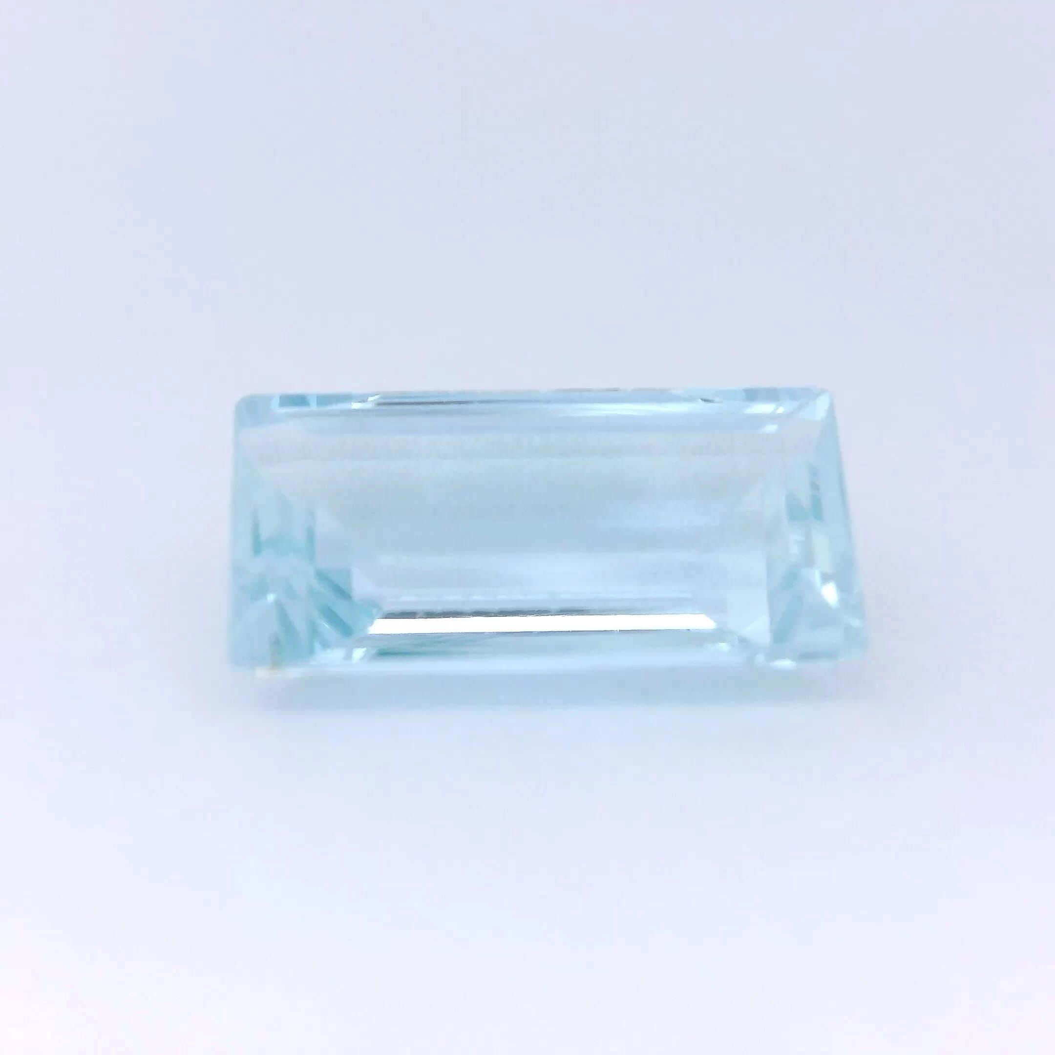 2.53 ct Baguette Blue Aquamarine