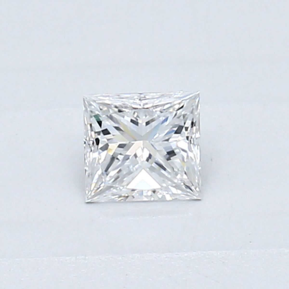 0,31 ct Diament naturalny w szlifie księżniczki