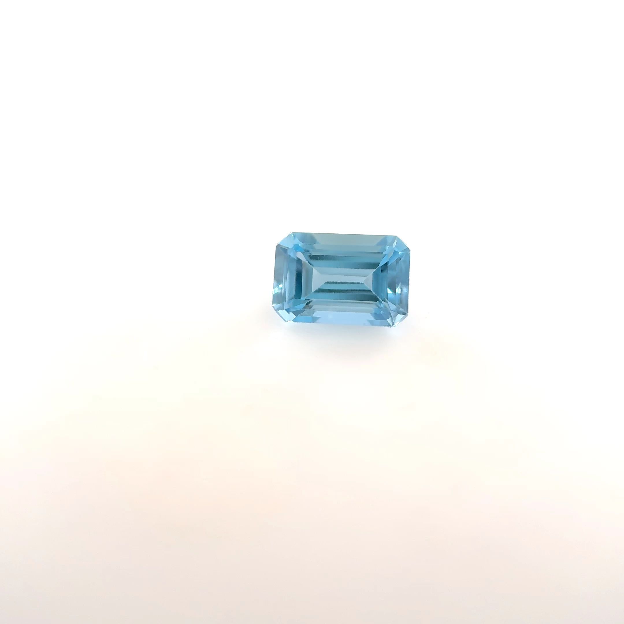 0.59 ct Emerald Blue Aquamarine