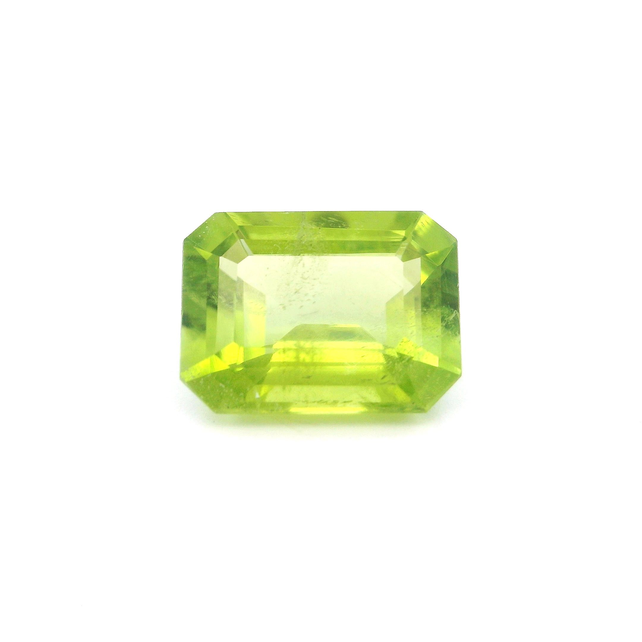 Certified Peridot Octagonal 2.56 ct gemstone, Green