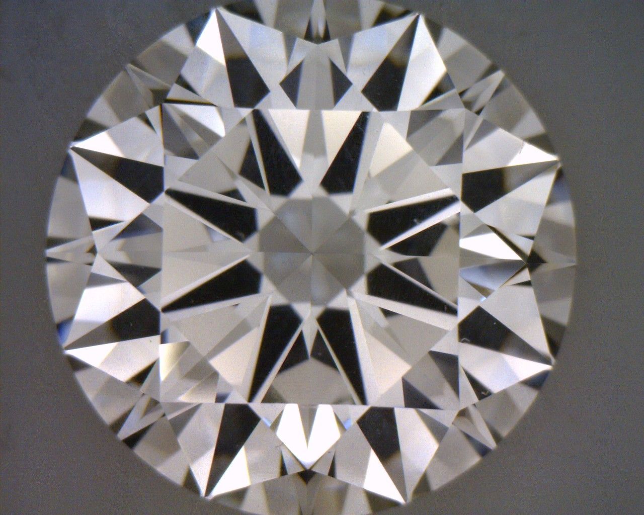 4,57 ct Okrągły diament naturalny