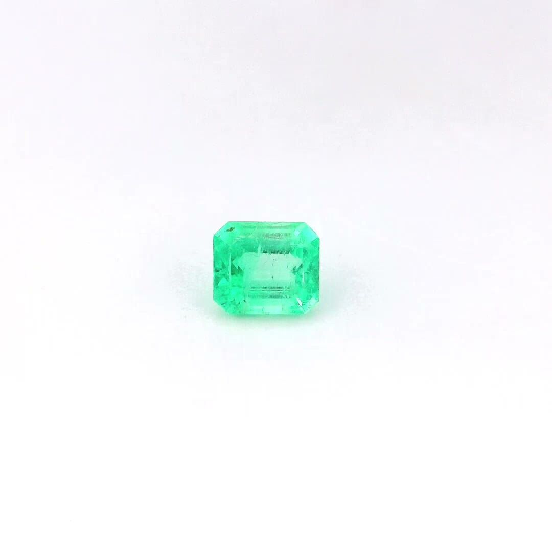 0.97ct EMERALD