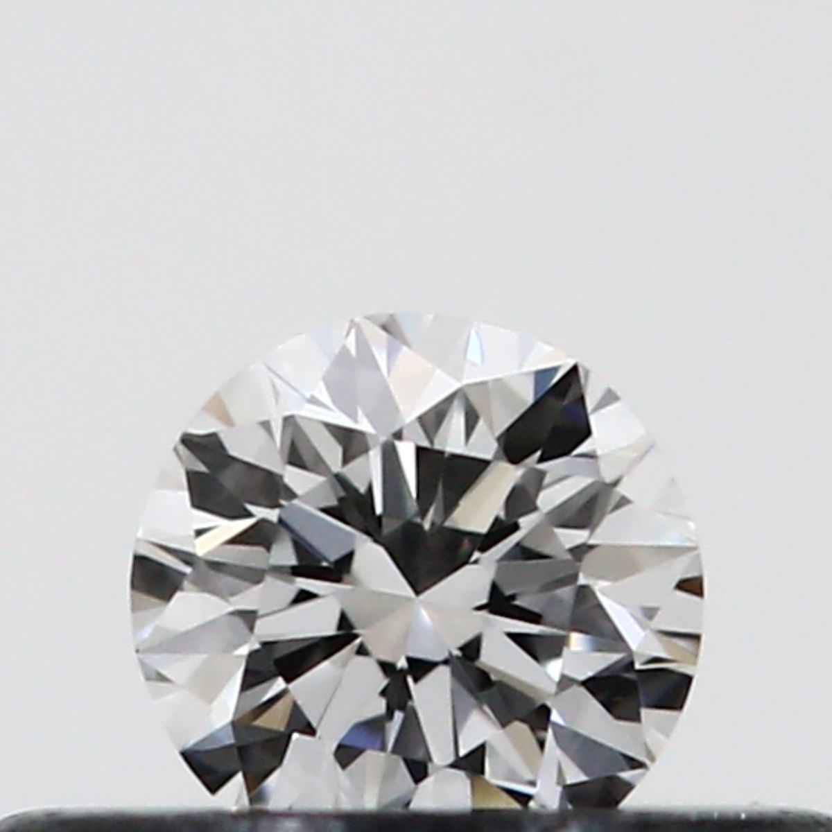 ROUND 0.18 carat diamond