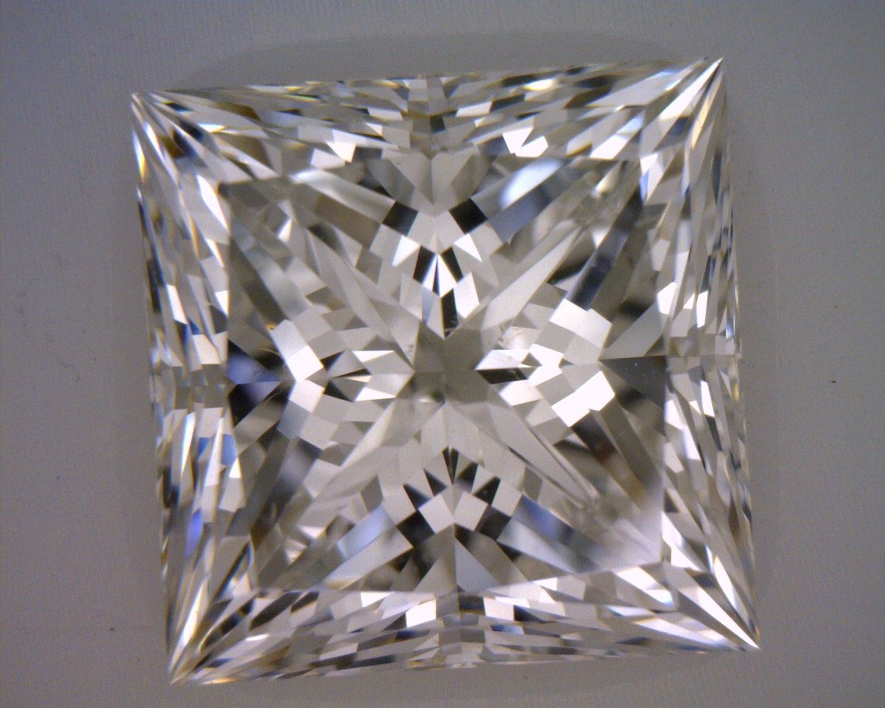 3,04 ct Diament naturalny w szlifie księżniczki
