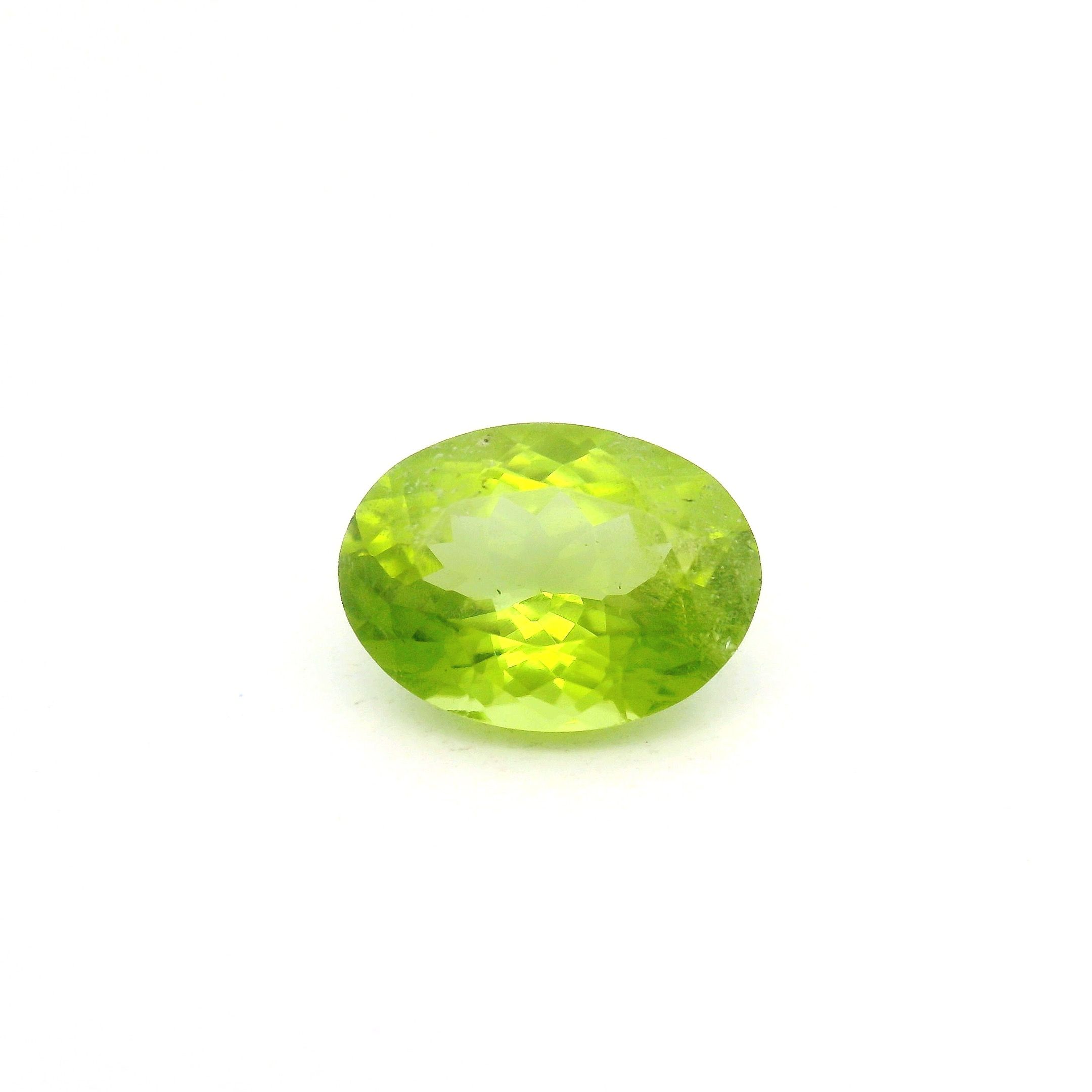 Certified Peridot Oval 2.30 ct gemstone, Green